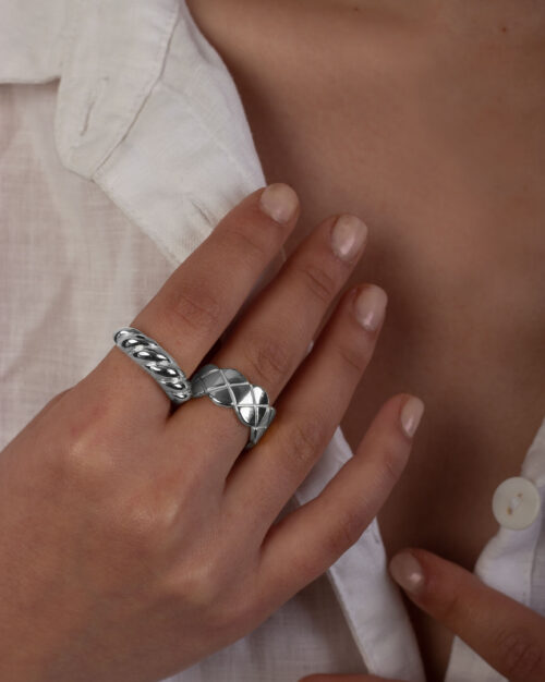 Crossy Flower Ring in combination with Croissant ring